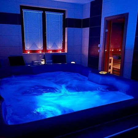 Tremosna Relaxklub Villa S Wellness מראה חיצוני תמונה